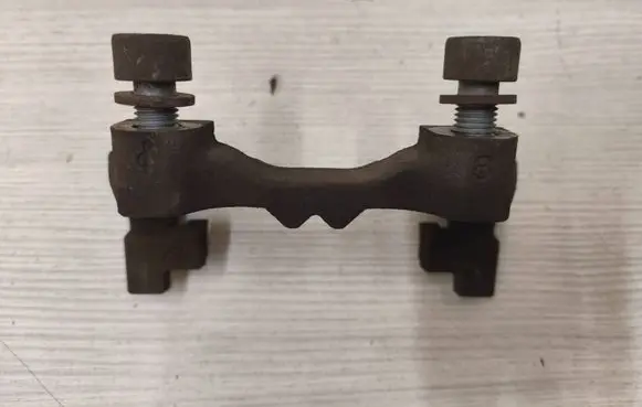 Audi Q2 - Brake caliper pad carrier rear 7010