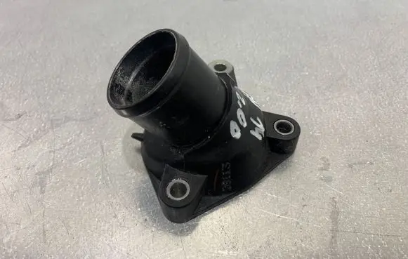 Toyota RAV 4 (XA40) Engine coolant pipe/hose 163210R020