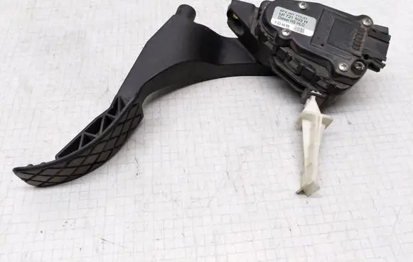 Volkswagen Golf IV Accelerator throttle pedal 1J1721503H