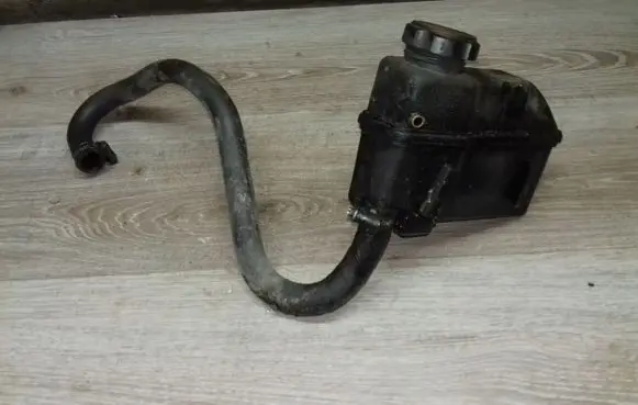 Volvo XC70 Power steering fluid tank/reservoir 8649720