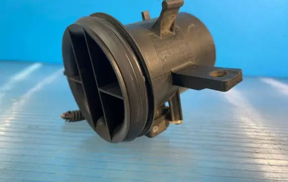 Toyota Auris 150 Mass air flow meter 70252LS