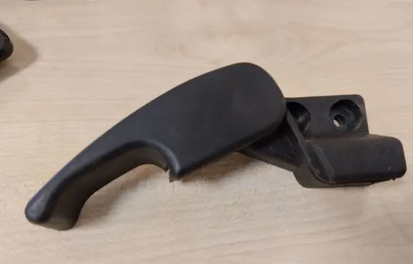 Engine bonnet (hood) release handle