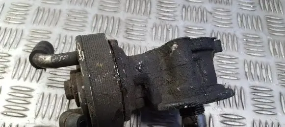 Nissan Primera Oil filter mounting bracket