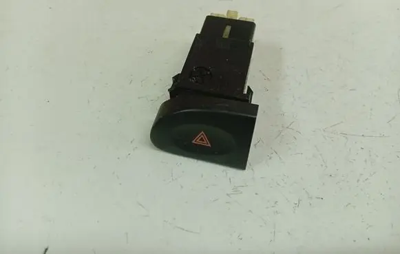 Hyundai Lantra II Hazard light switch 864W0140