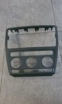 Radio/GPS head unit trim