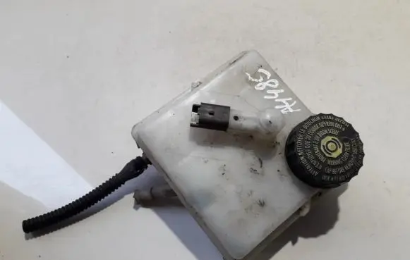 Brake fluid reservoir