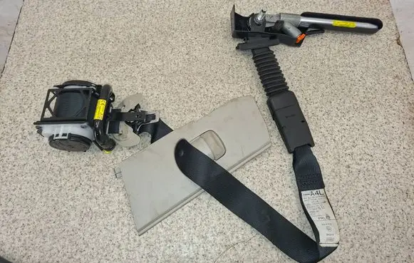 Infiniti Q50 Front seatbelt TKKAH2EG627 20130502
