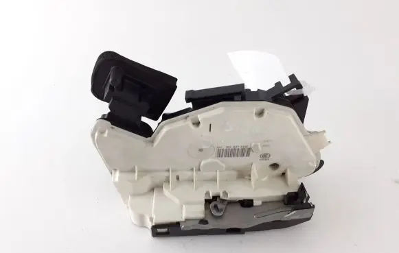 Volkswagen Golf VII Front door lock 5K1837016E