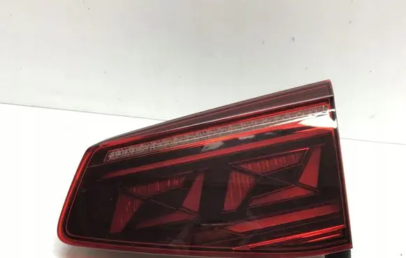 Volkswagen PASSAT B8 Tailgate rear/tail lights