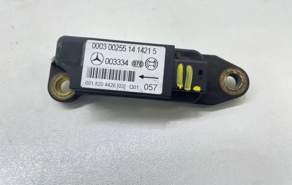 Mercedes-Benz C W203 Airbag deployment crash/impact sensor 0018204426 003334 00030025514