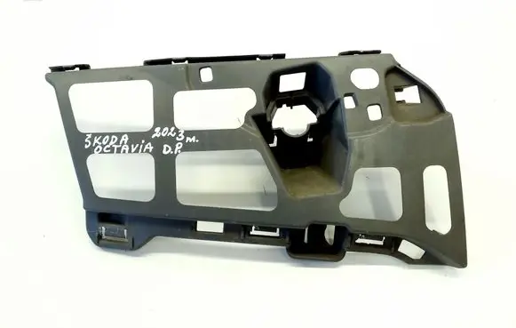 Skoda Octavia Mk4 Front bumper mounting bracket 5E3807056