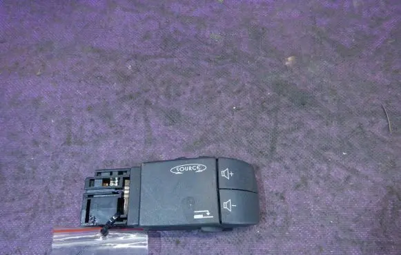Head unit multimedia control