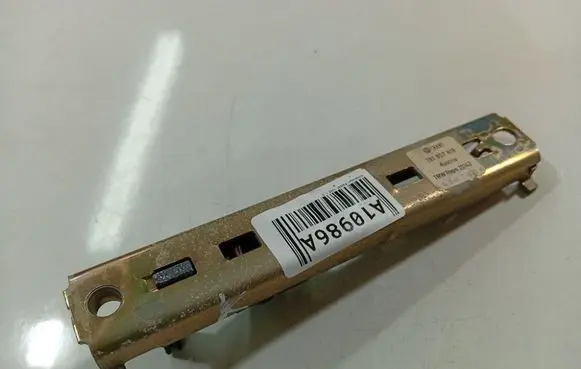 Volkswagen PASSAT B4 Seat belt adjustment rail 191857819
