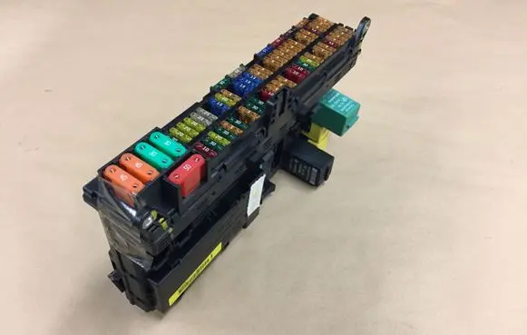Land Rover Range Rover L322 Fuse module YQE500380 518896105 8380407