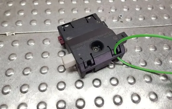 BMW 3 E90 E91 Antenna control unit S27698938 6934648