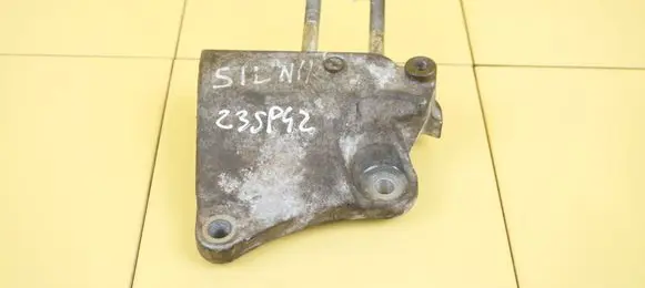 Mitsubishi Outlander Engine mounting bracket 4B11