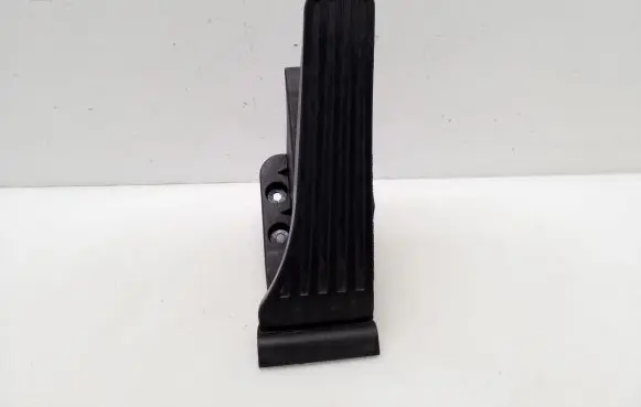Mercedes-Benz E W212 Accelerator throttle pedal A2043000004