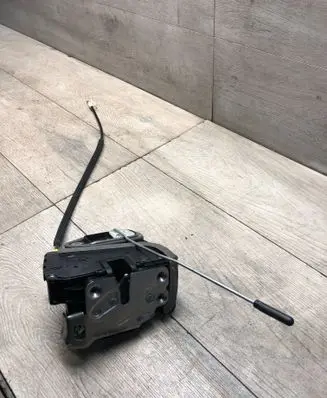 Opel Astra K Front door lock 13597530