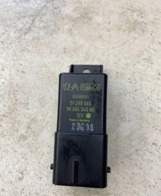 Citroen Berlingo Glow plug pre-heat relay 51299065 9802424080