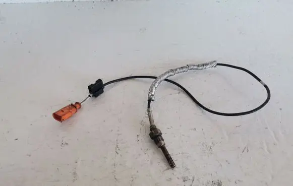 Volkswagen Golf V Exhaust gas temperature sensor 03G906088D