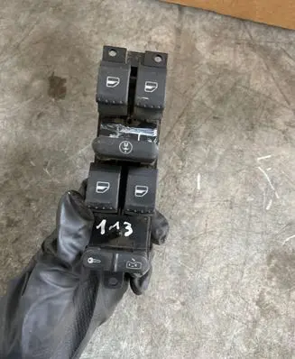 Volkswagen Golf IV Electric window control switch 1J4 959 857B