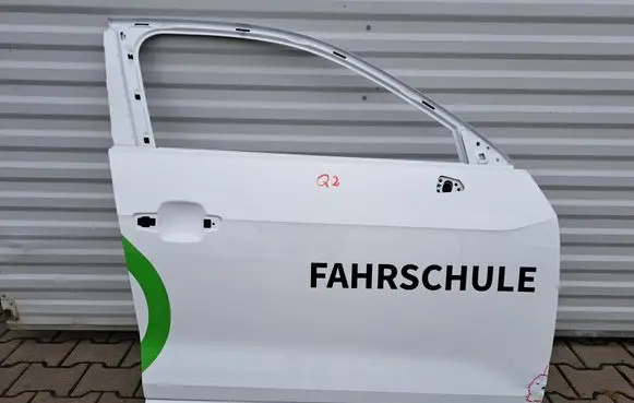 Audi Q2 - Front door