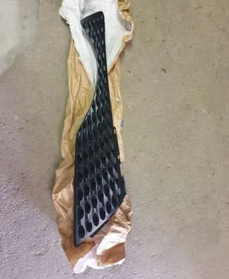 Nissan Juke I F15 Front bumper upper radiator grill 620741KA0A