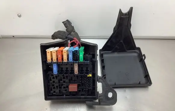 Renault Laguna III Fuse box set 0000100001 240110804R 11062010