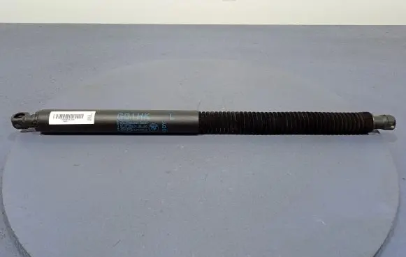 BMW X3 E83 Shock absorber/damper mounting bracket 7397319