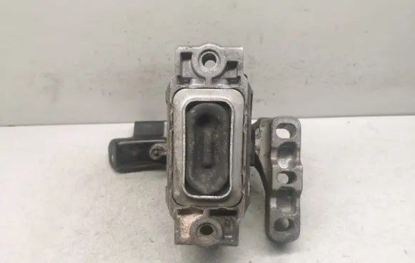 Skoda Octavia Mk2 (1Z) Gearbox mount K0199262