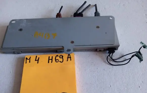 Audi A6 S6 C6 4F Aerial antenna amplifier 8E9035225AF