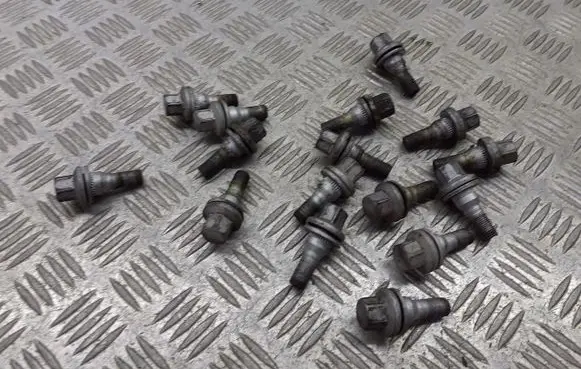 Citroen C4 I Nuts/bolts 
