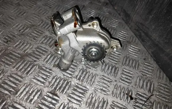 Toyota Auris E180 Oil pump 1510037040