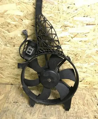 Nissan Pathfinder R51 Radiator cooling fan shroud