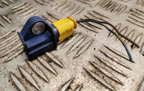Mercedes-Benz E W212 Airbag deployment crash/impact sensor 2128204926