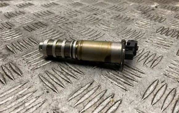 BMW 7 F01 F02 F03 F04 Camshaft vanos timing valve 8605123