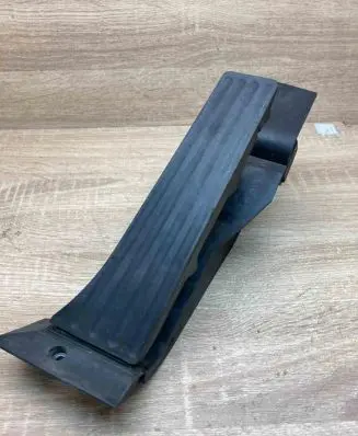 BMW 5 E60 E61 Accelerator throttle pedal 6772645 25916010