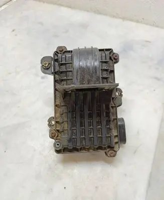 Mazda 323 Air filter box B6S7