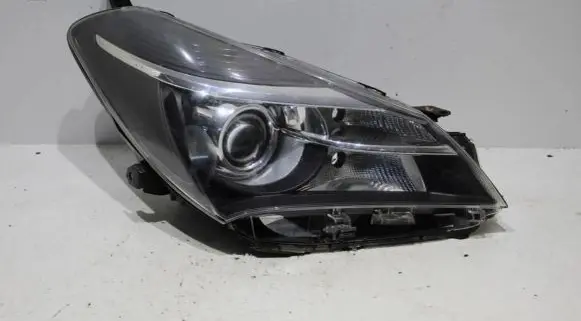 Toyota Yaris Headlight/headlamp