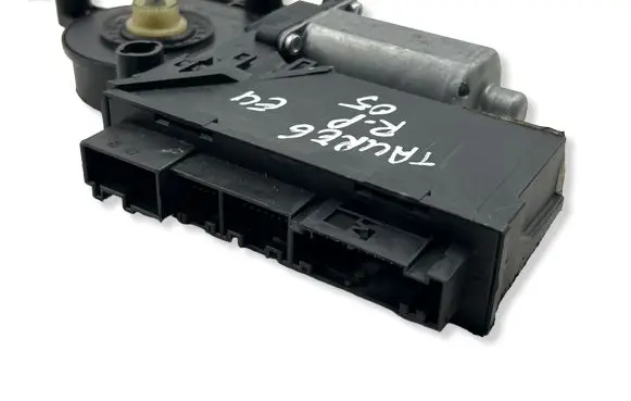 Volkswagen Touareg I Front door window regulator motor 0130821765