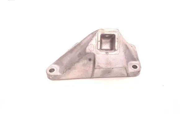 Engine mounting bracket