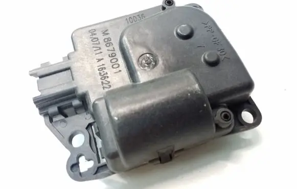 Chrysler Town & Country V Air flap motor/actuator M8679001