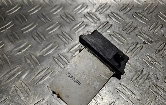 Nissan Almera Heater blower motor/fan resistor 271505M400 2K4400726