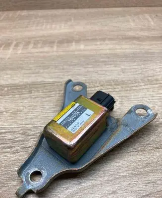 Toyota Yaris Airbag deployment crash/impact sensor 8983050090 1879001060