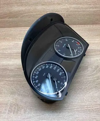 BMW 3 E90 E91 Speedometer (instrument cluster) 9242338 676268469