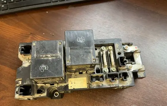 Toyota Prius (XW30) Relay mounting block G92Z128010