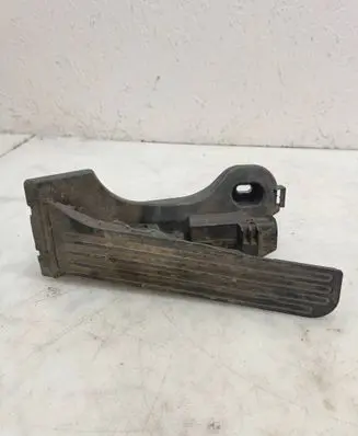 Volkswagen Touran I Accelerator throttle pedal 1T1721503E 1042003 6PV00868900