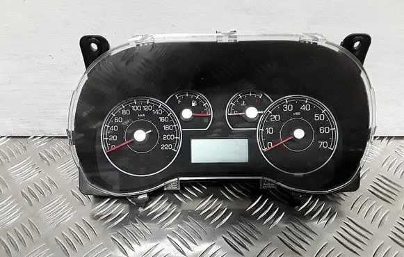 Speedometer (instrument cluster)