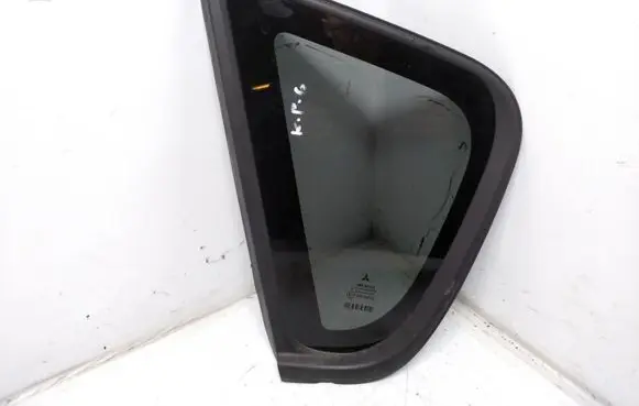 Mitsubishi Colt Rear side window