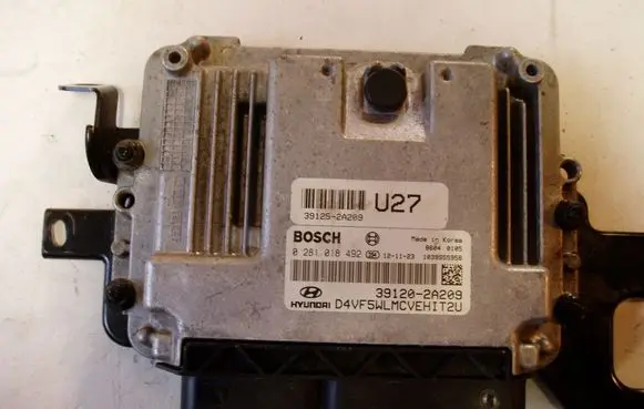 Hyundai i40 Engine control unit/module 391252A209 0281018492